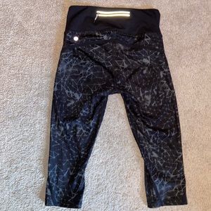 Lululemon cropped patterned legging